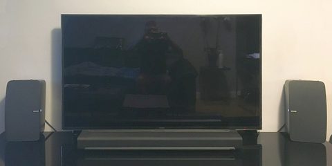 A living room TV setup with a Sonos soundbar under the screen