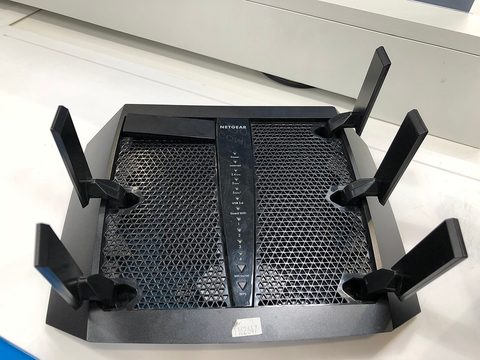 A black Nighthawk router with six external antennas seen from above