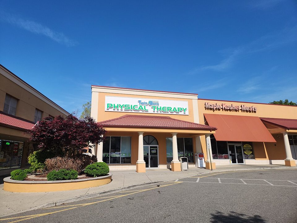 A strip mall with small storefront businesses