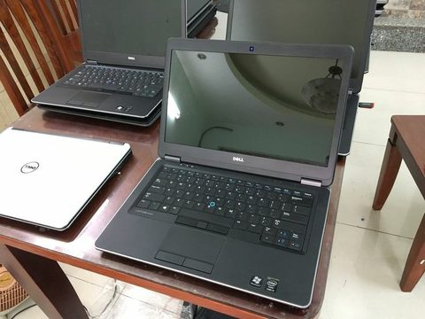A Latitude laptop docked to a monitor at a desk
